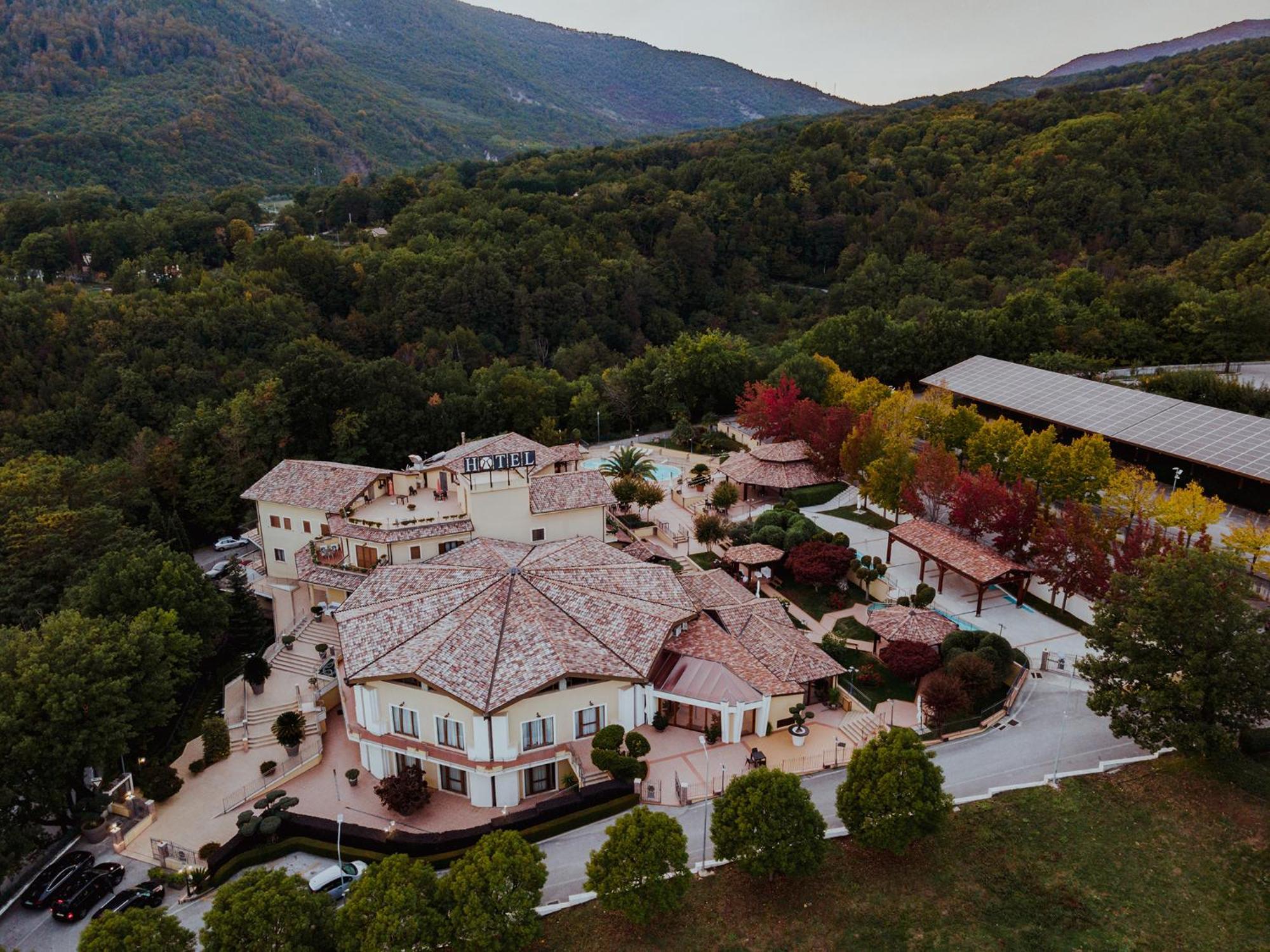 San Raffaele Hotel Restaurant & Resort Castelluccio Superiore Exterior photo